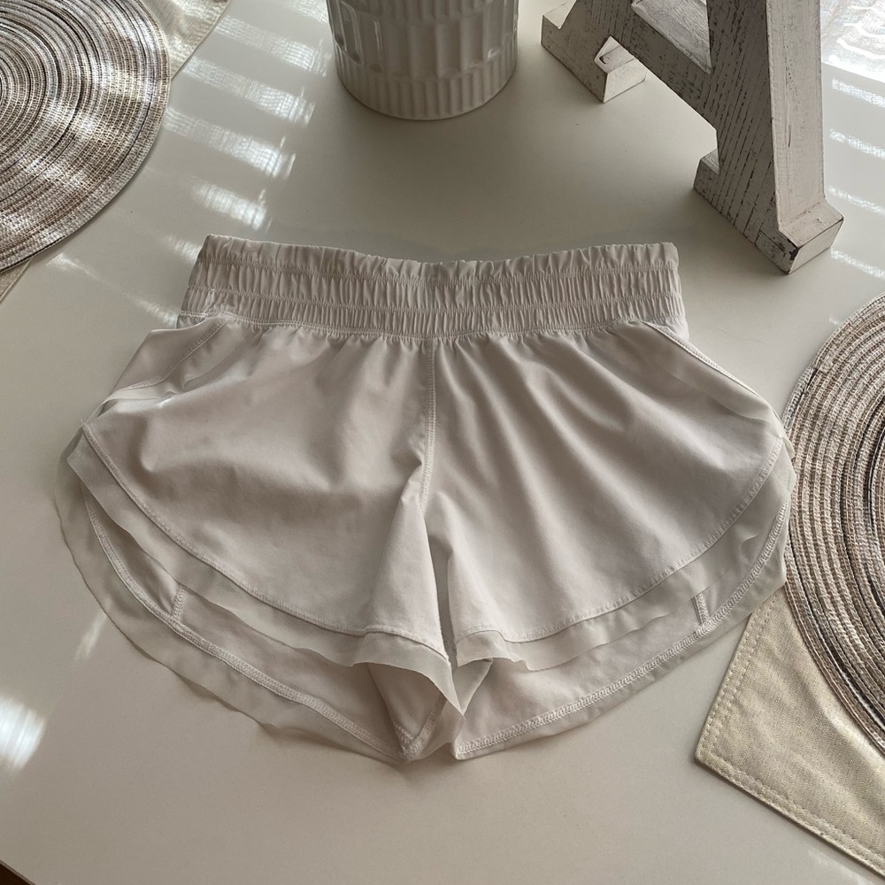 Lululemon white shorts size 4